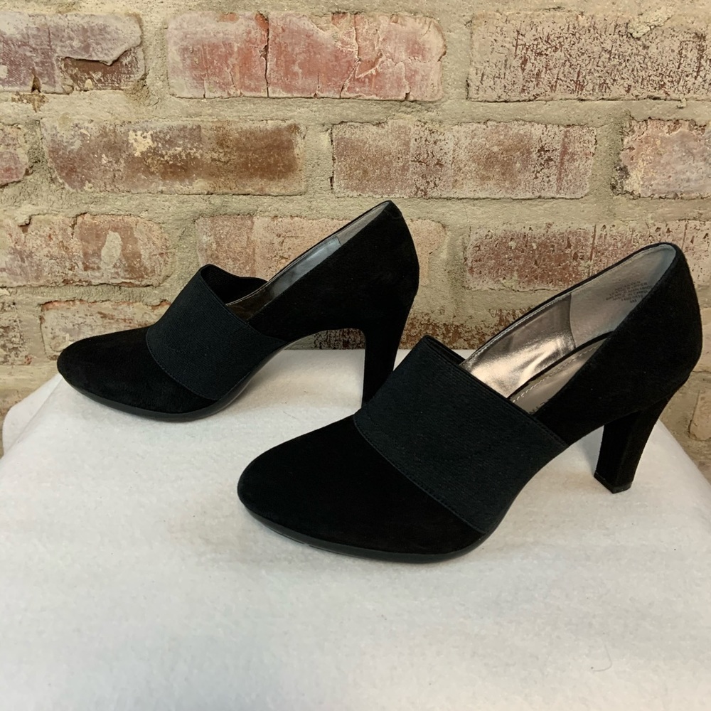 Anne Klein i flex black leather suede heels